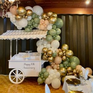 BALLOON GARLAND WITH SUGAR CART